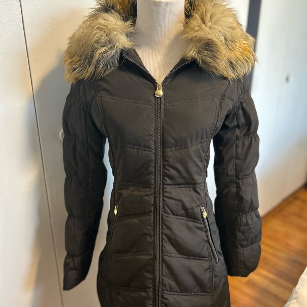 Women's Black Puffer Jacket with Faux Fur Trim